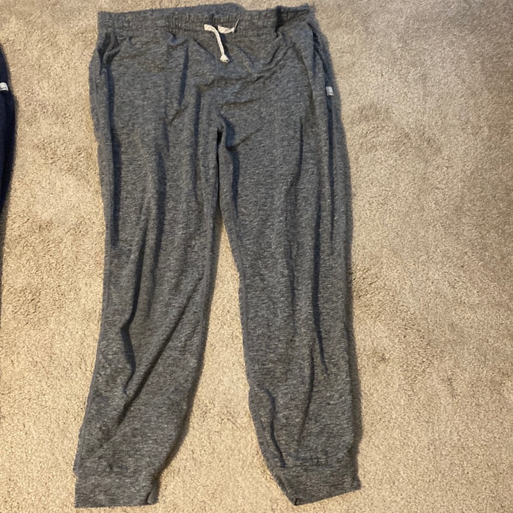 Vuori gray performance joggers